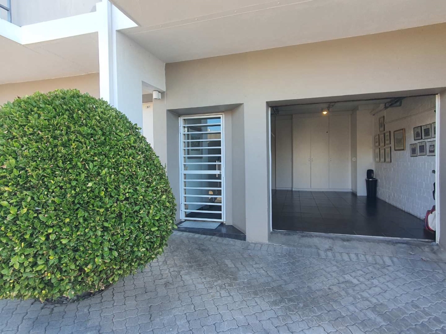 To Let 2 Bedroom Property for Rent in Green Point Western Cape